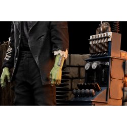 Universal Monsters: Frankenstein Monster Deluxe 1:10 Scale Statue