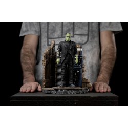 Universal Monsters: Frankenstein Monster Deluxe 1:10 Scale Statue