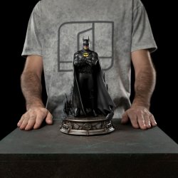 DC Comics: The Flash Movie - Batman 1:10 Scale Statue Bonus Version