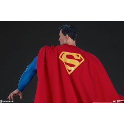 DC Comics: Superman Premium 1:4 Scale Statue