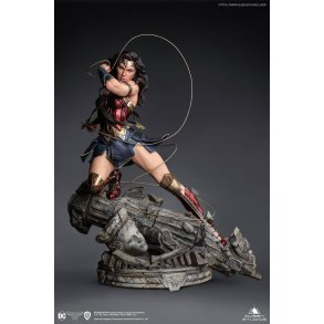 DC Comics: Wonder Woman 1:4 Scale Statue