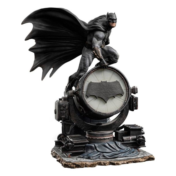 Zack Snyder's Justice League Deluxe Art Scale Statue 1/10 Batman on Batsignal 28 cm