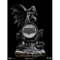 Zack Snyder's Justice League Deluxe Art Scale Statue 1/10 Batman on Batsignal 28 cm