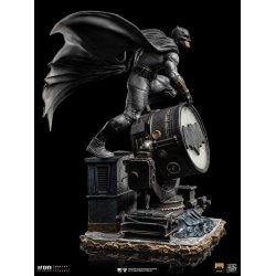 Zack Snyder's Justice League Deluxe Art Scale Statue 1/10 Batman on Batsignal 28 cm