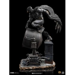 Zack Snyder's Justice League Deluxe Art Scale Statue 1/10 Batman on Batsignal 28 cm