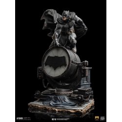 Zack Snyder's Justice League Deluxe Art Scale Statue 1/10 Batman on Batsignal 28 cm