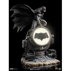 Zack Snyder's Justice League Deluxe Art Scale Statue 1/10 Batman on Batsignal 28 cm