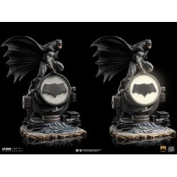 Zack Snyder's Justice League Deluxe Art Scale Statue 1/10 Batman on Batsignal 28 cm