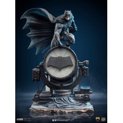 Zack Snyder's Justice League Deluxe Art Scale Statue 1/10 Batman on Batsignal 28 cm