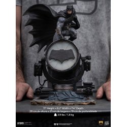 Zack Snyder's Justice League Deluxe Art Scale Statue 1/10 Batman on Batsignal 28 cm